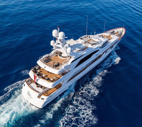 Luxury Yacht QM OF LONDON