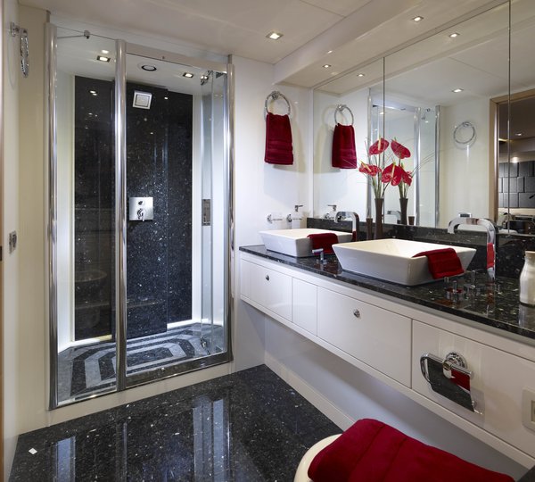 Luxury charter yacht VEUVE - Bathroom