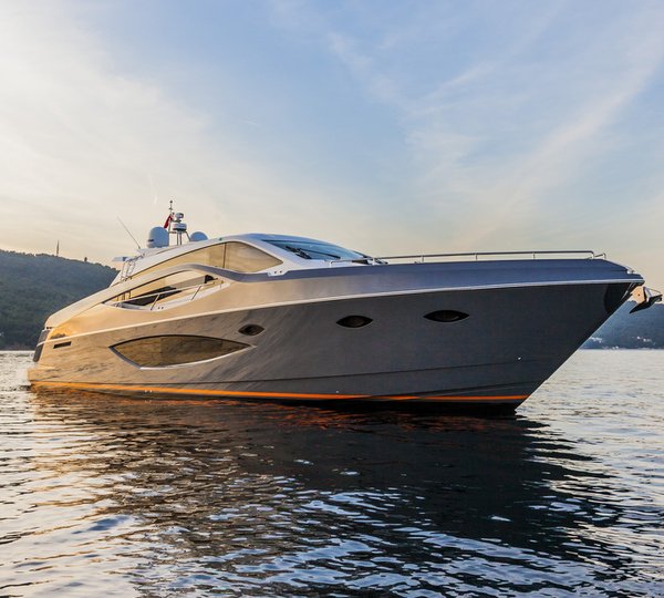Luxury motor yacht Magneto
