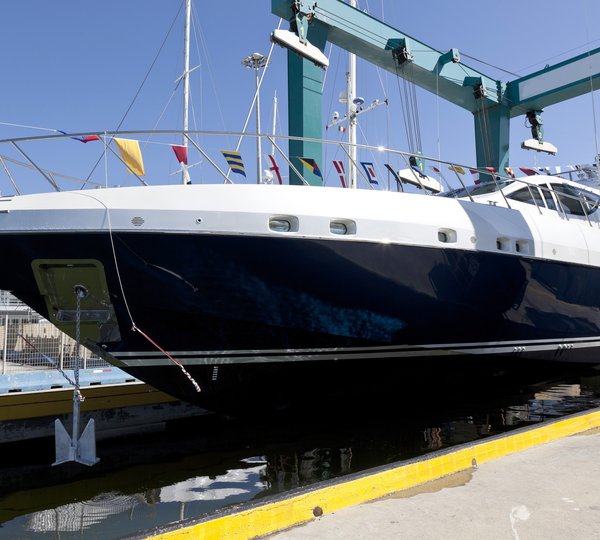 Luxury motor yacht Mangusta 94