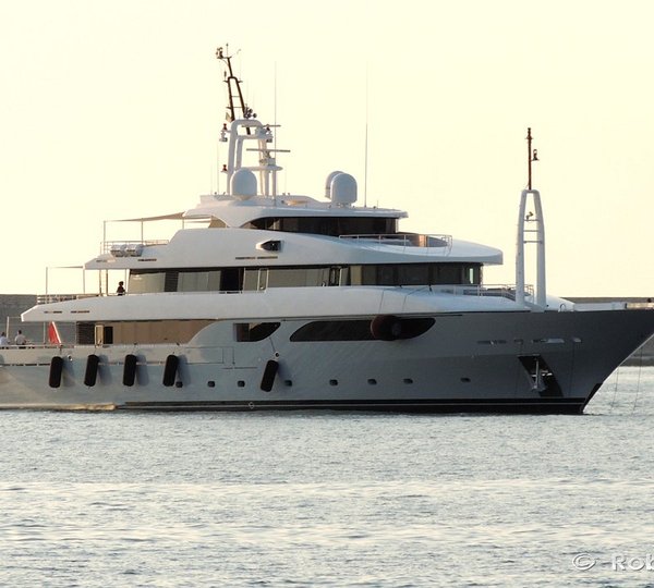 Luxury motor yacht SYNA - Photo by Roberto Malfatti