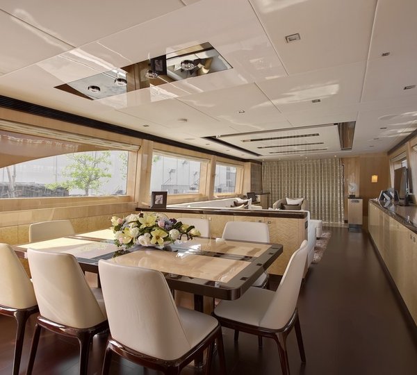 Luxury motor yacht Virginia Dining