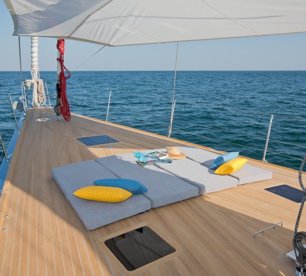 Luxury sailing yacht Feelin Good