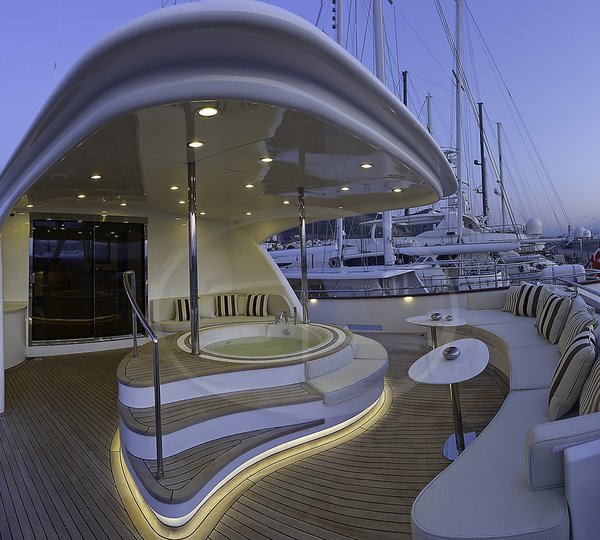 Luxury yacht AD5 Exterior
