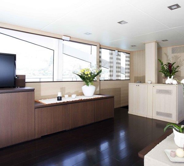 Luxury yacht ARIA - saloon