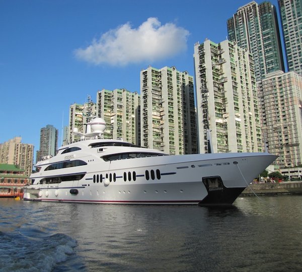 Luxury yacht Ambrosia (1)