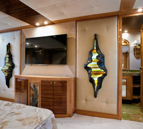 Luxury yacht Amer Cento - Master Cabin
