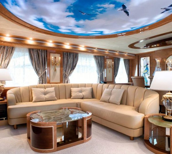 Luxury yacht AmerCento - Saloon