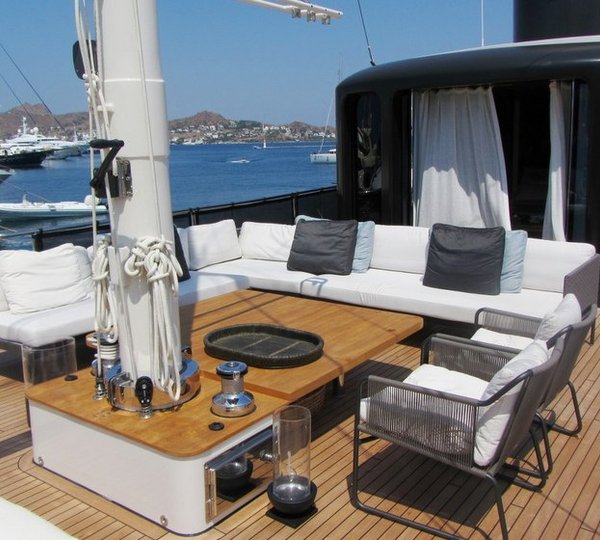 Luxury yacht Le Lutteur - Sundeck