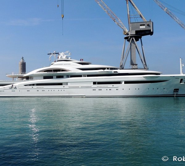 Luxury yacht Maryah - side view - Photo by Roberto Malfatti