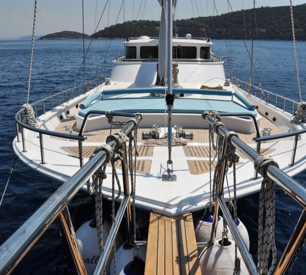 Luxury yacht Minalli