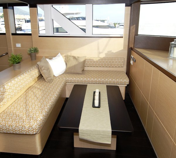 Luxury yacht OLIBAMO - dinette