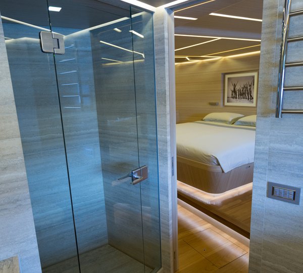 Luxury yacht Ohana - Bathroom