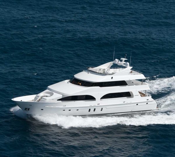 Luxury yacht President 107 - side view