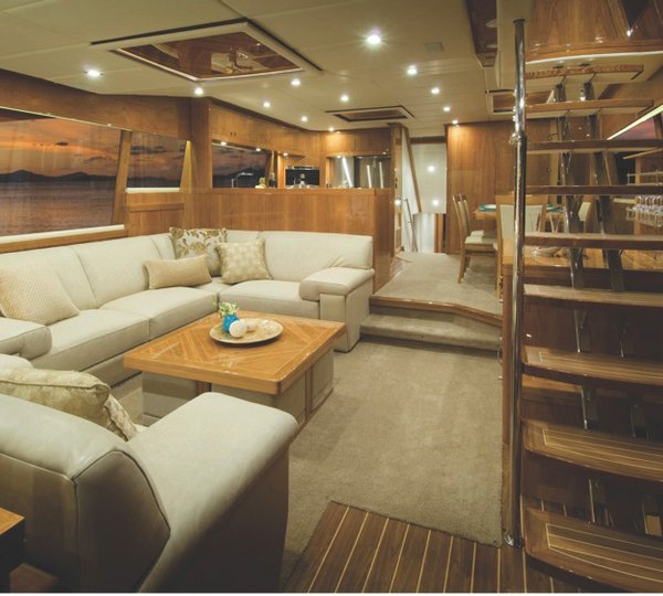 Luxury yacht R75 - Forward Galley Saloon