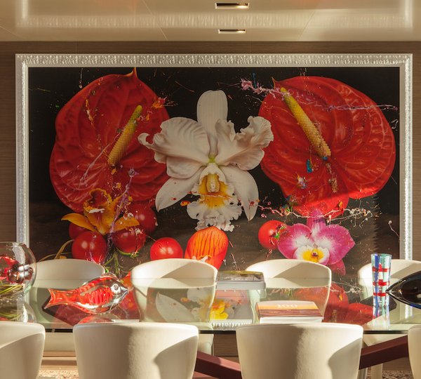 Luxury yacht SARAMOUR - Main Saloon Dining
