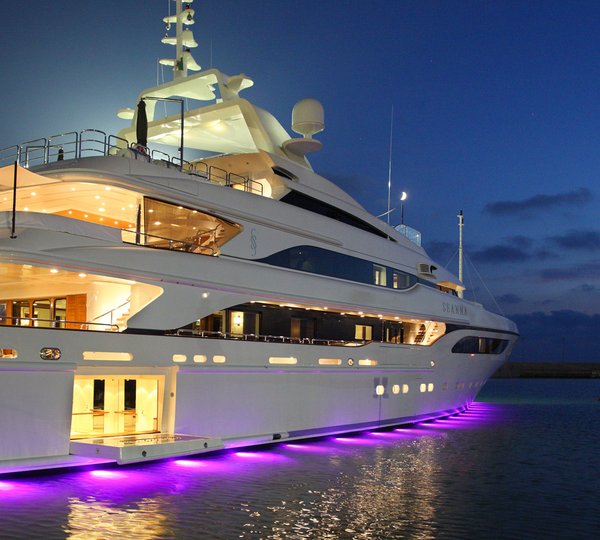 Luxury yacht Seanna by night