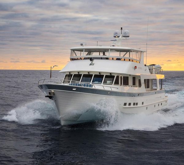 Luxury yacht Ti Punch - front view