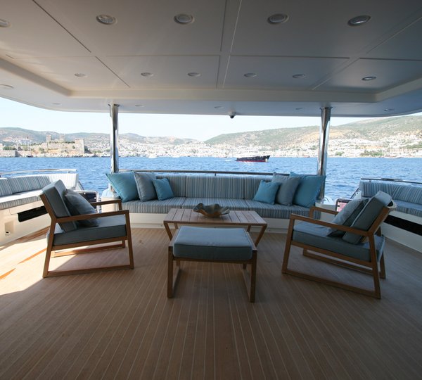 M&M - Aft Seating Area