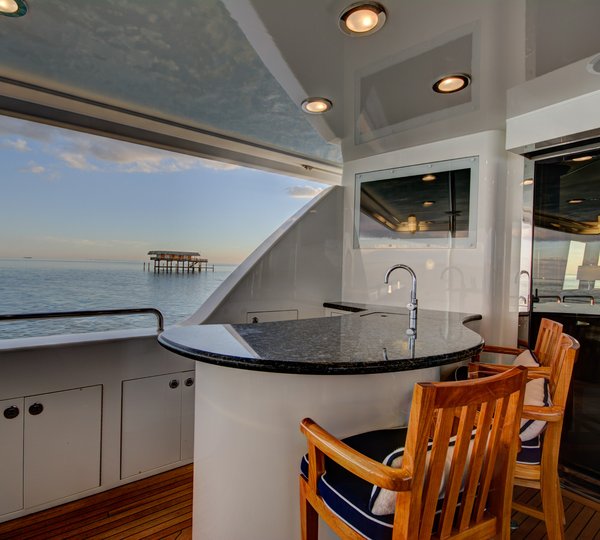 MAGGIE - Aft deck wet bar