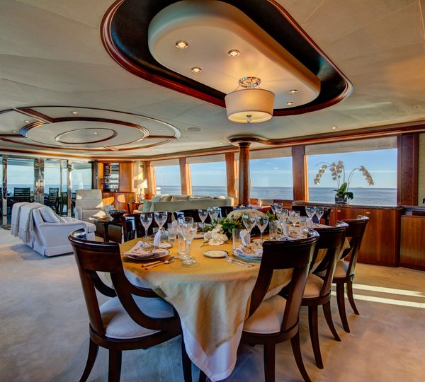 MAGGIE - Formal dining