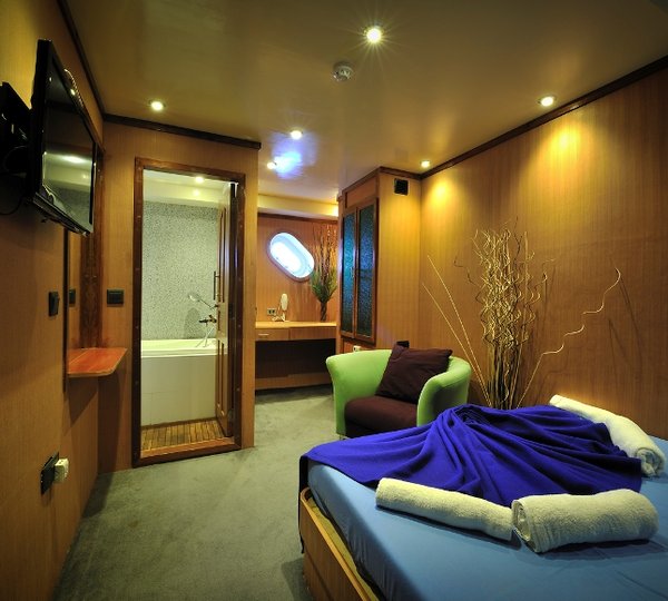 MALDIVE MOSAIQUE Cabin Cruiser