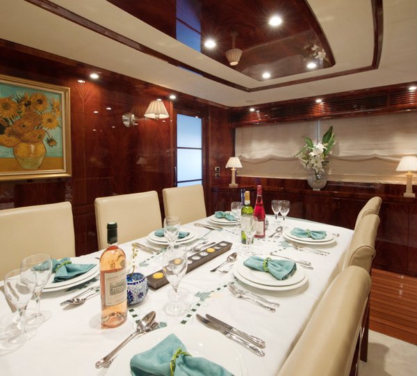 MARTELLO Salon Dining