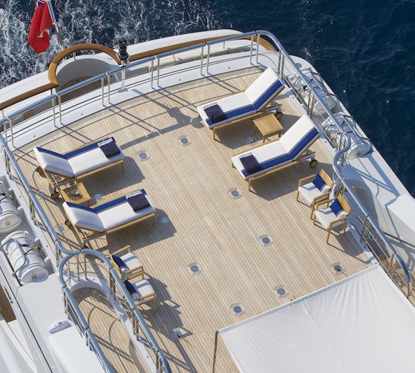 MEAMINA - sun loungers aft deck - Photo Benetti