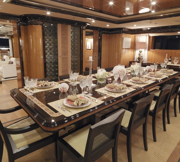 MEAMINA formal dining - Photo Benetti