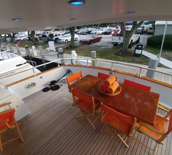 MIS MOONDANCE - Aft deck