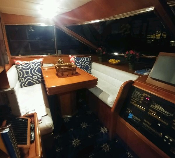 MIS MOONDANCE - Dining forward of salon