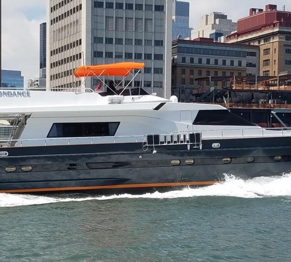 MIS MOONDANCE - Main shot