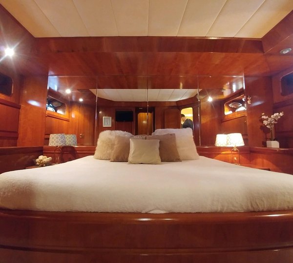 MIS MOONDANCE - VIP cabin