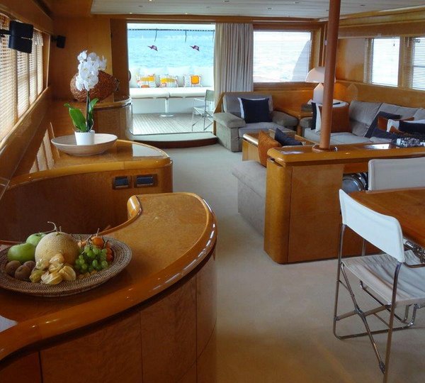 MISS DANA - Salon looking Aft