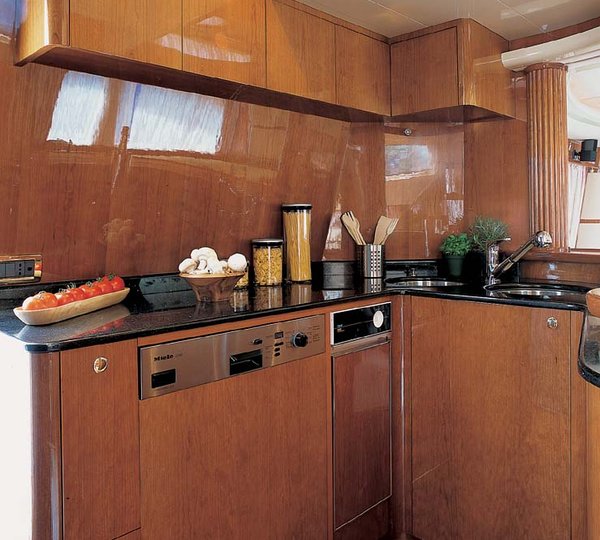 MOTOR YACHT IRIS - Galley