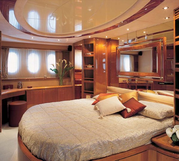 MOTOR YACHT IRIS - Master cabin