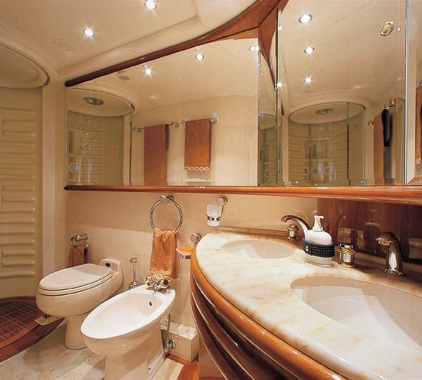 MOTOR YACHT IRIS - Master ensuite