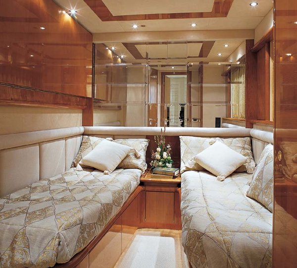 MOTOR YACHT IRIS - Twin cabin