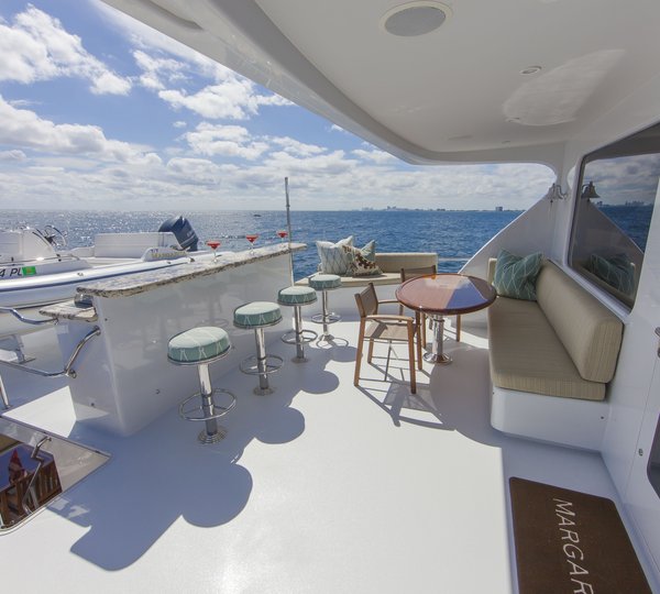 MY ANNDRIANNA - Bridge deck aft