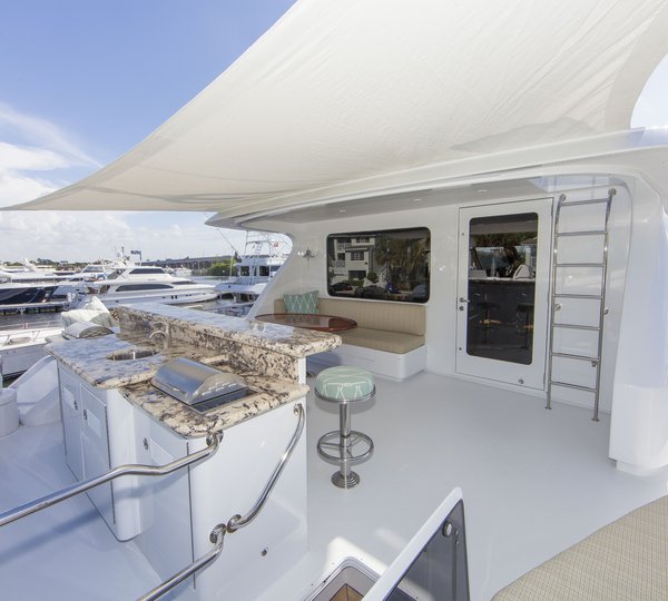 MY ANNDRIANNA - Bridge deck bar