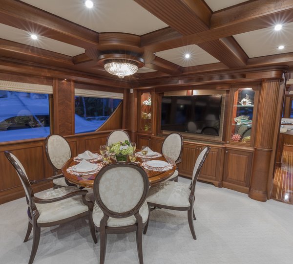 MY ANNDRIANNA - Formal dining