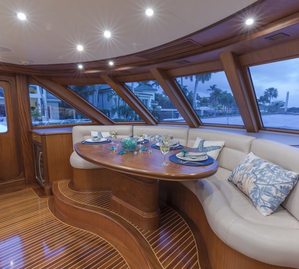 MY ANNDRIANNA - Galley dining