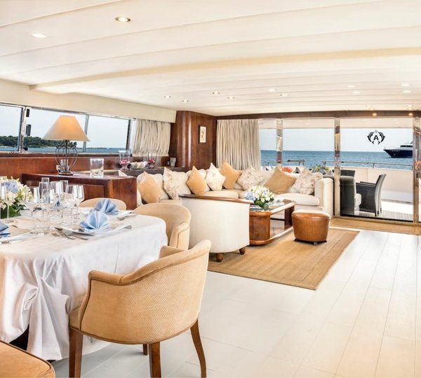 MY ANTISAN - Salon and dining view