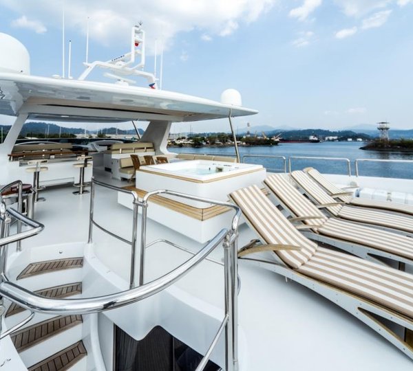 MY ANTONIA II - Sundeck