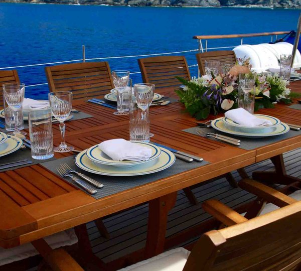 MY ARIONAS - Alfresco dining