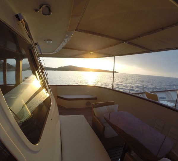 MY ARIONAS - Bridge deck forward