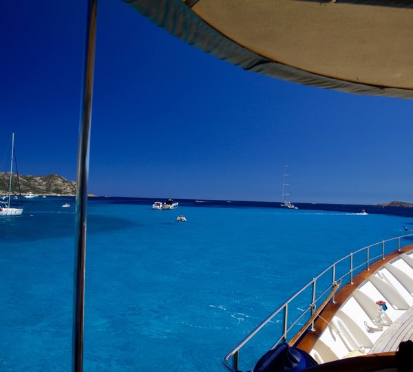 MY ARIONAS - Foredeck view forward