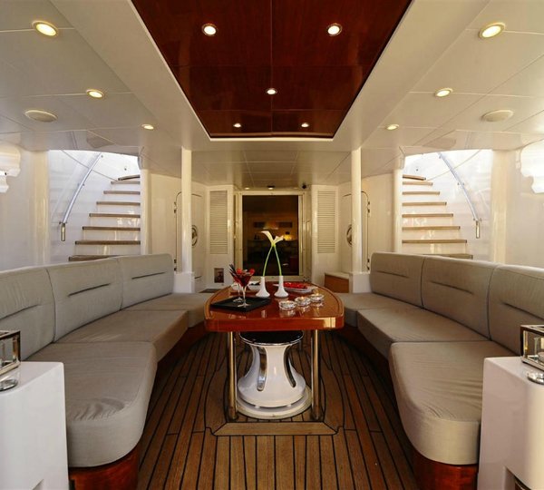 MY BERZINC - Main aft deck