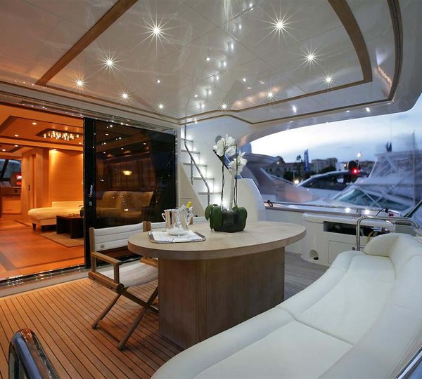 MY BLUE ANGEL - Aft deck