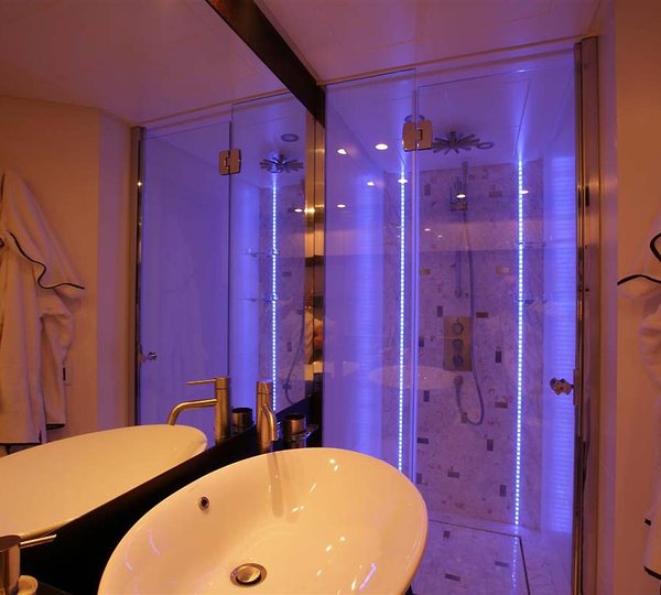 MY BLUE ANGEL - Master ensuite